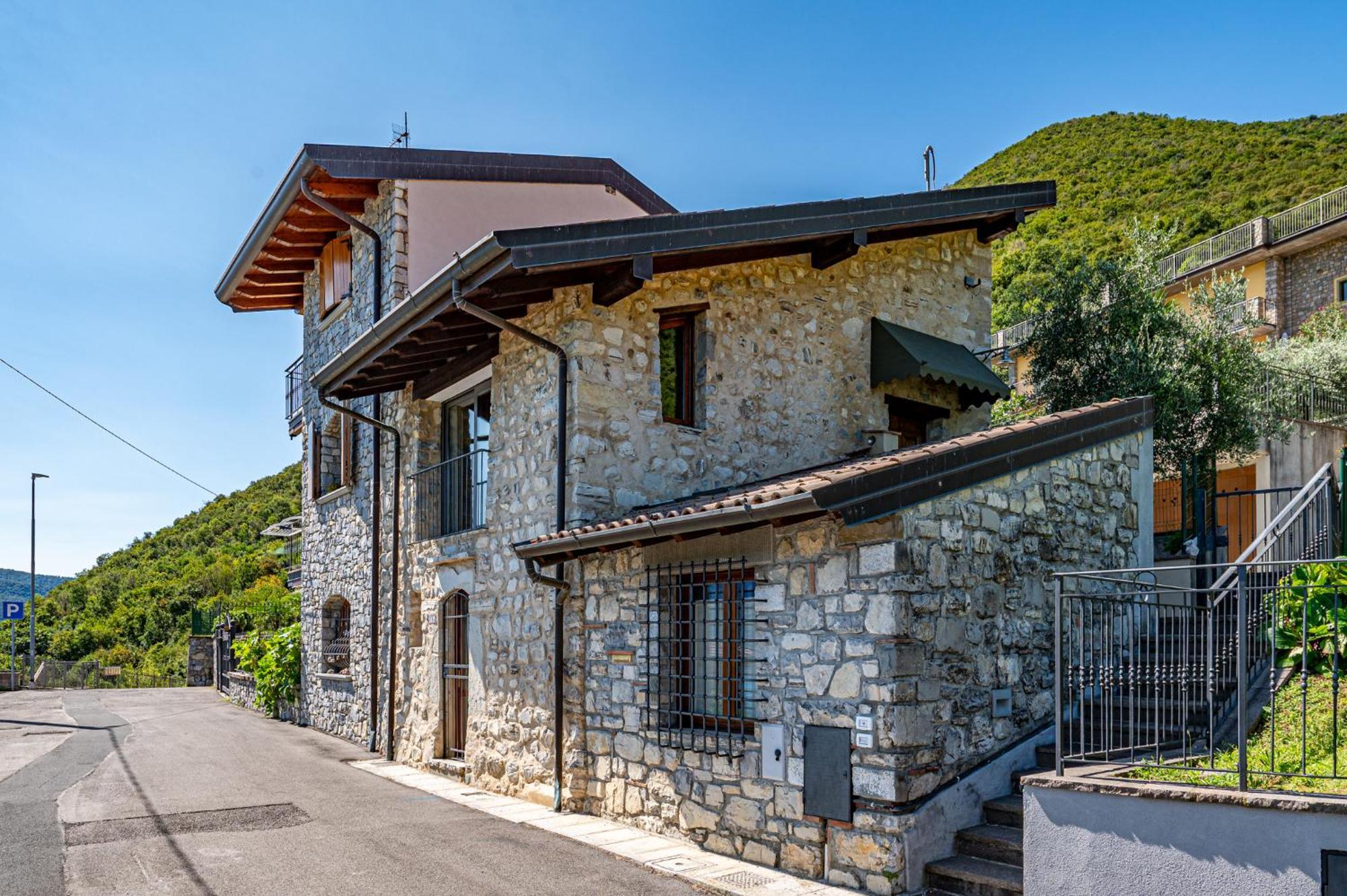 Lago Di Iseo - Lake View House Tavernola Bergamasca Luaran gambar