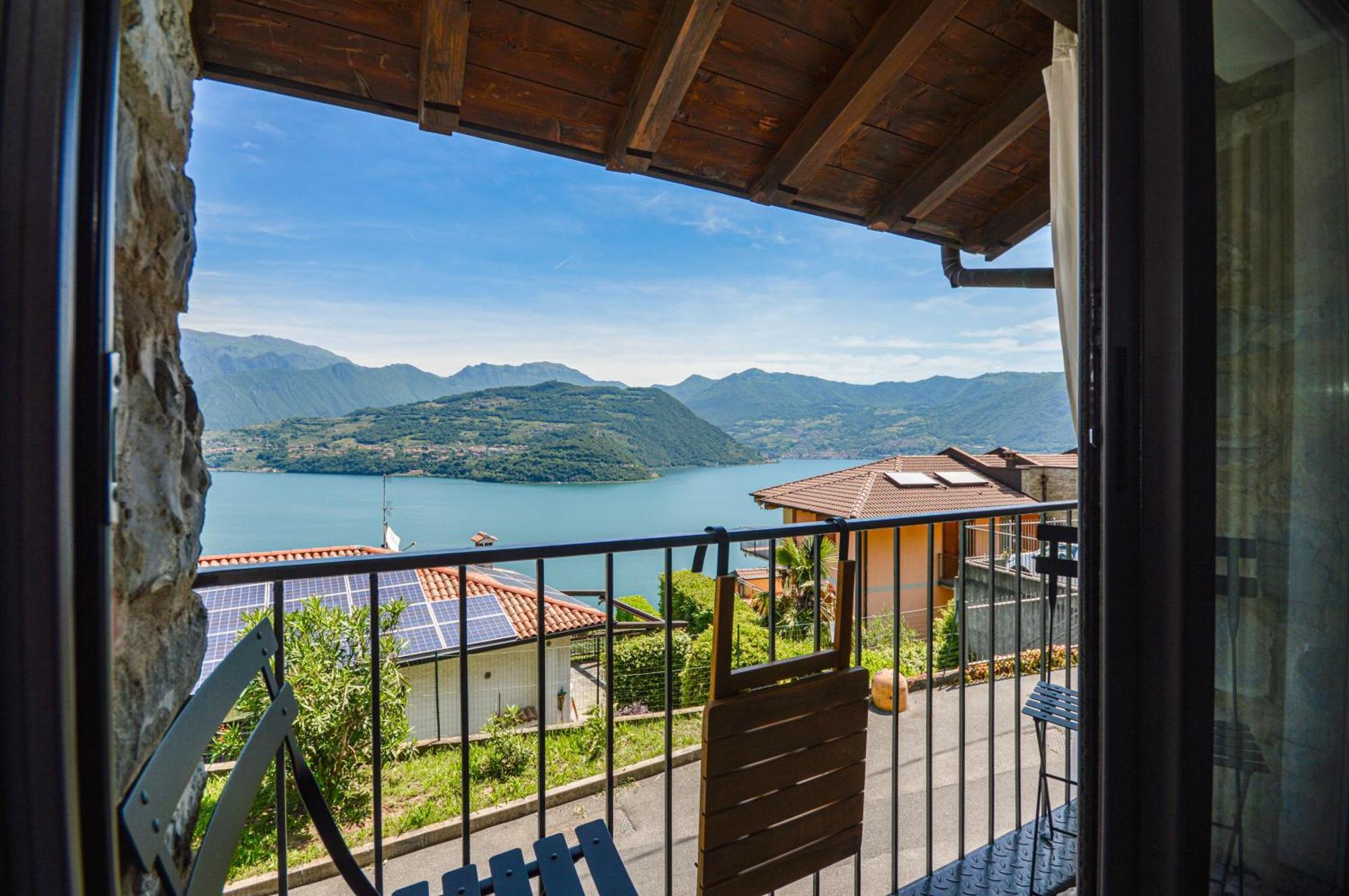 Lago Di Iseo - Lake View House Tavernola Bergamasca Luaran gambar